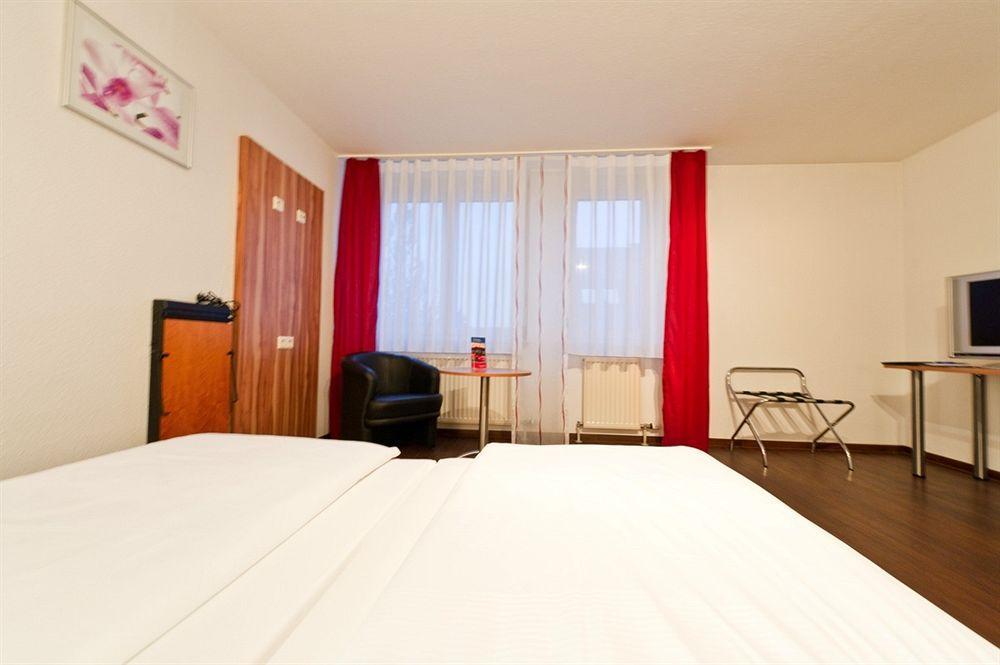 Hotel Domino Stuttgart Ngoại thất bức ảnh