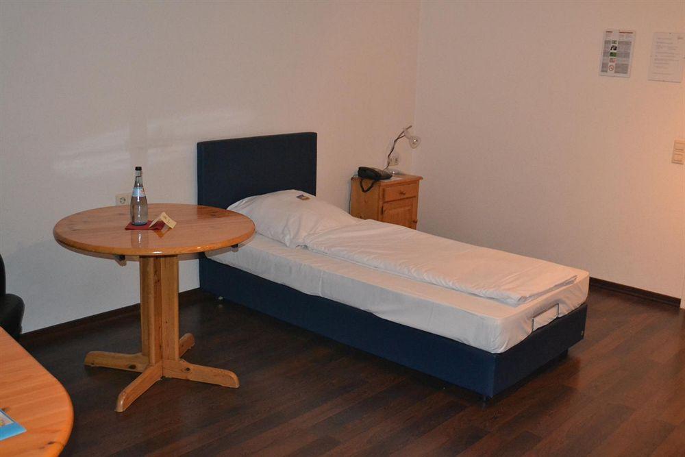 Hotel Domino Stuttgart Ngoại thất bức ảnh
