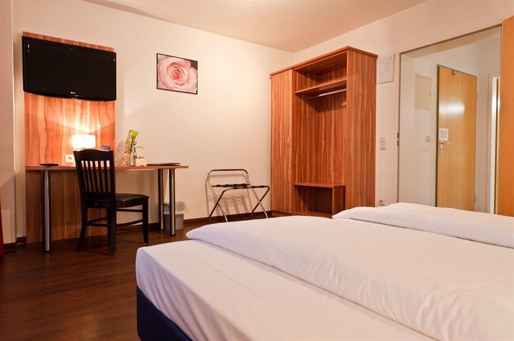 Hotel Domino Stuttgart Ngoại thất bức ảnh