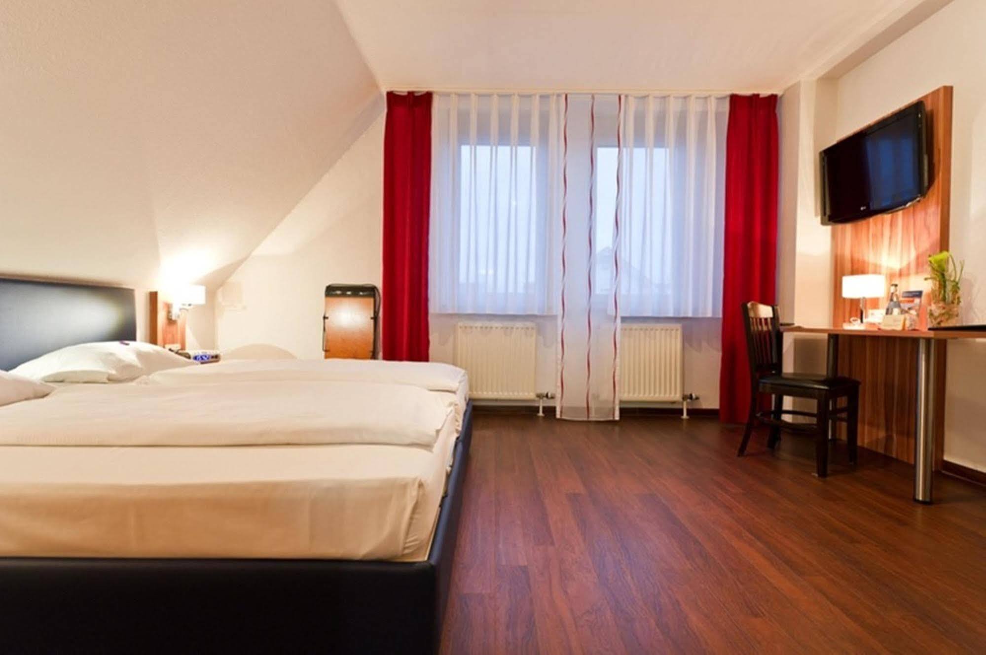 Hotel Domino Stuttgart Ngoại thất bức ảnh