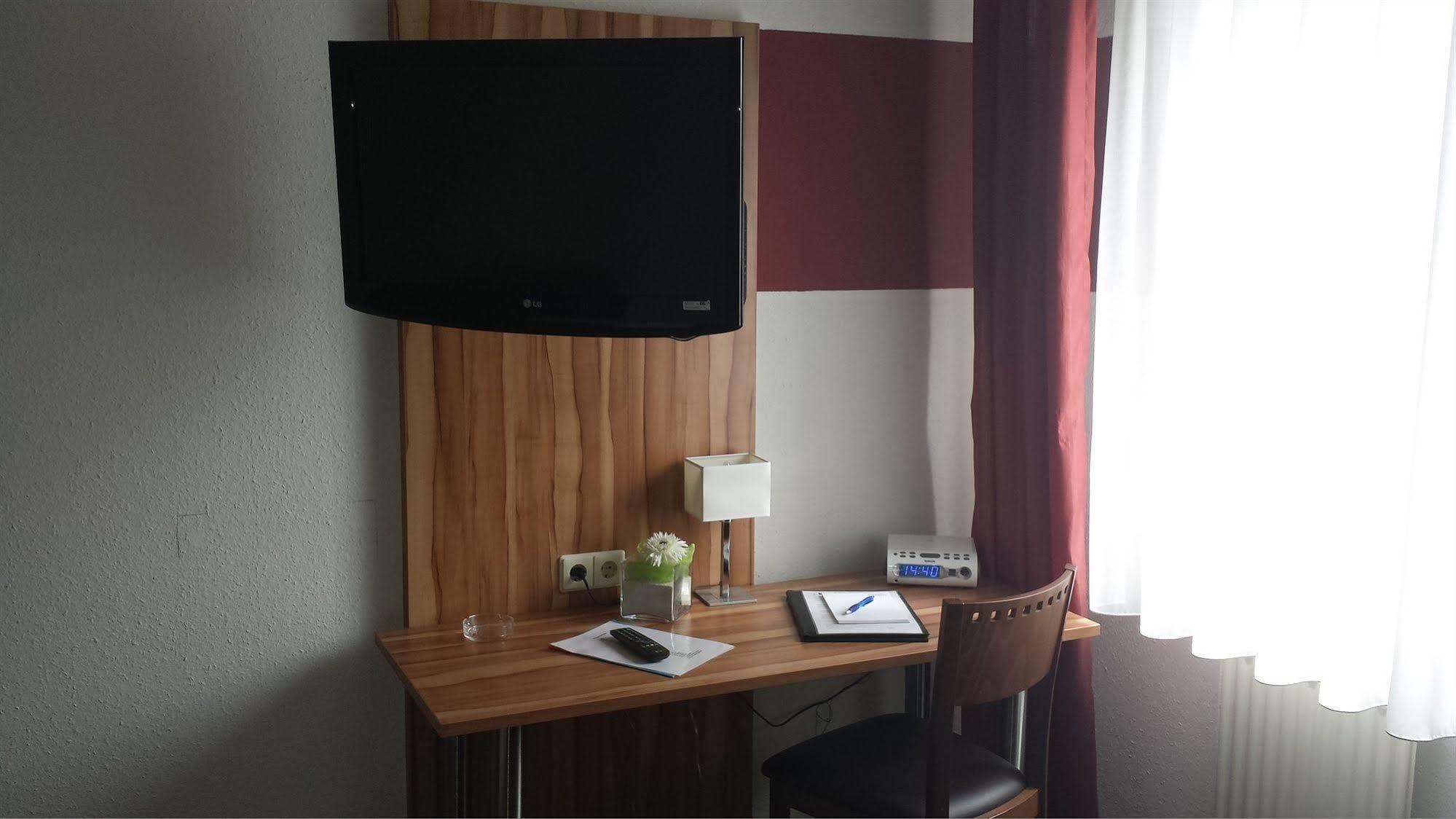 Hotel Domino Stuttgart Ngoại thất bức ảnh