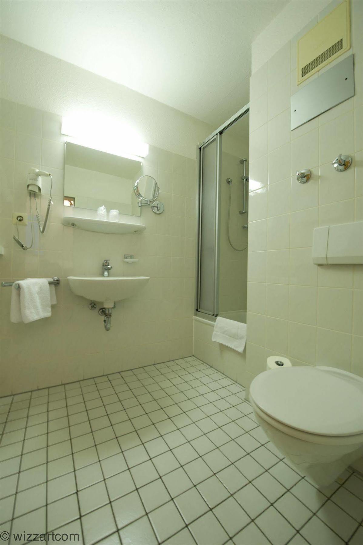 Hotel Domino Stuttgart Ngoại thất bức ảnh