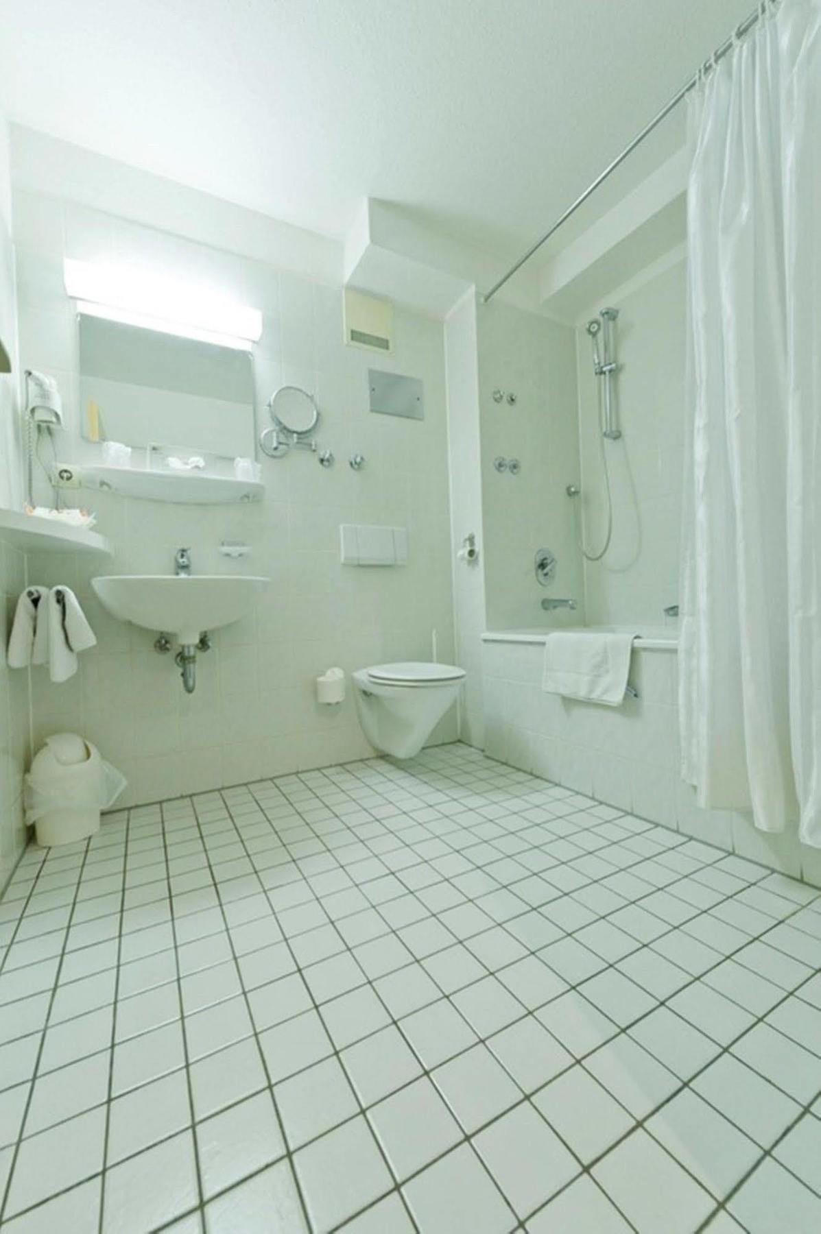 Hotel Domino Stuttgart Ngoại thất bức ảnh