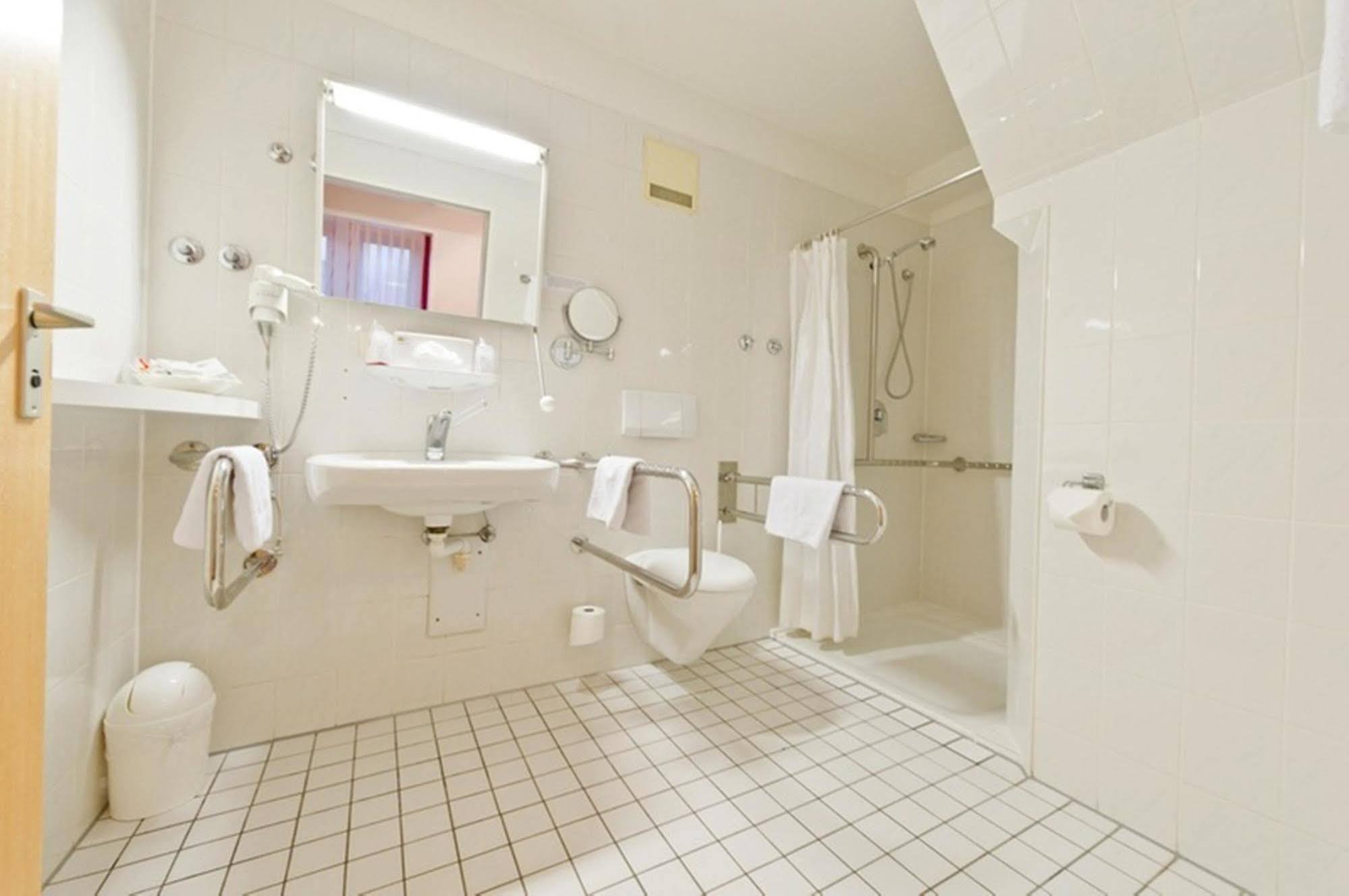 Hotel Domino Stuttgart Ngoại thất bức ảnh
