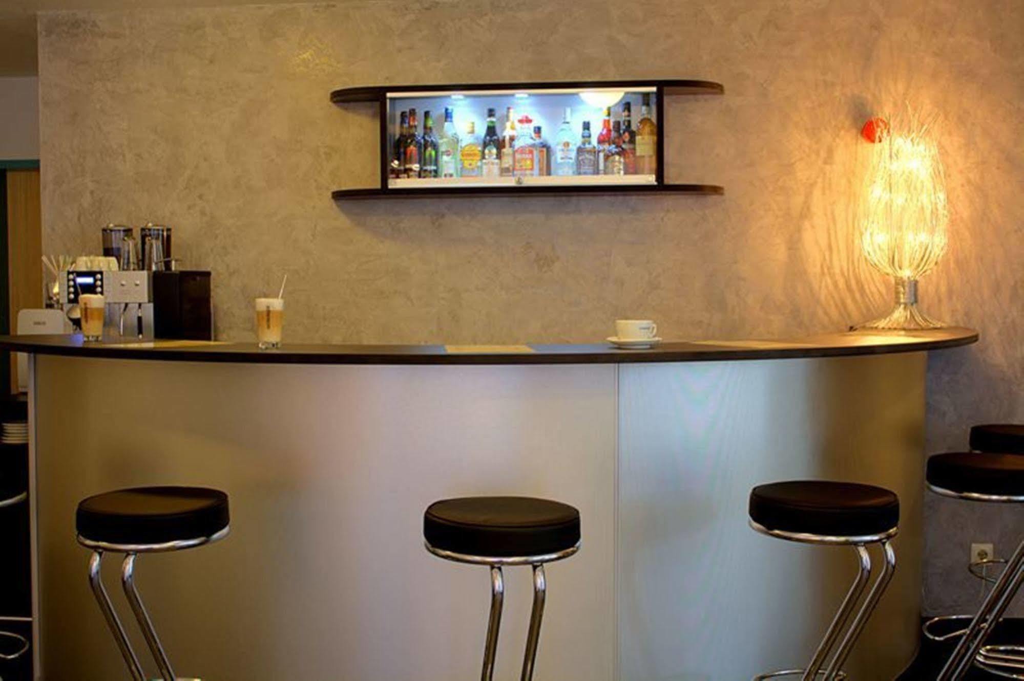 Hotel Domino Stuttgart Ngoại thất bức ảnh