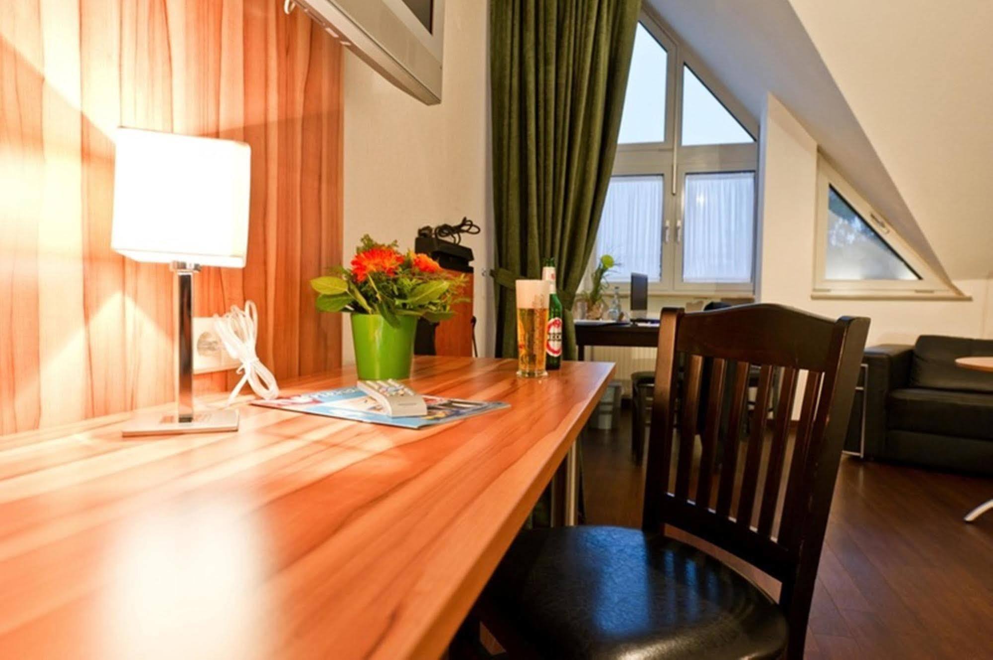 Hotel Domino Stuttgart Ngoại thất bức ảnh