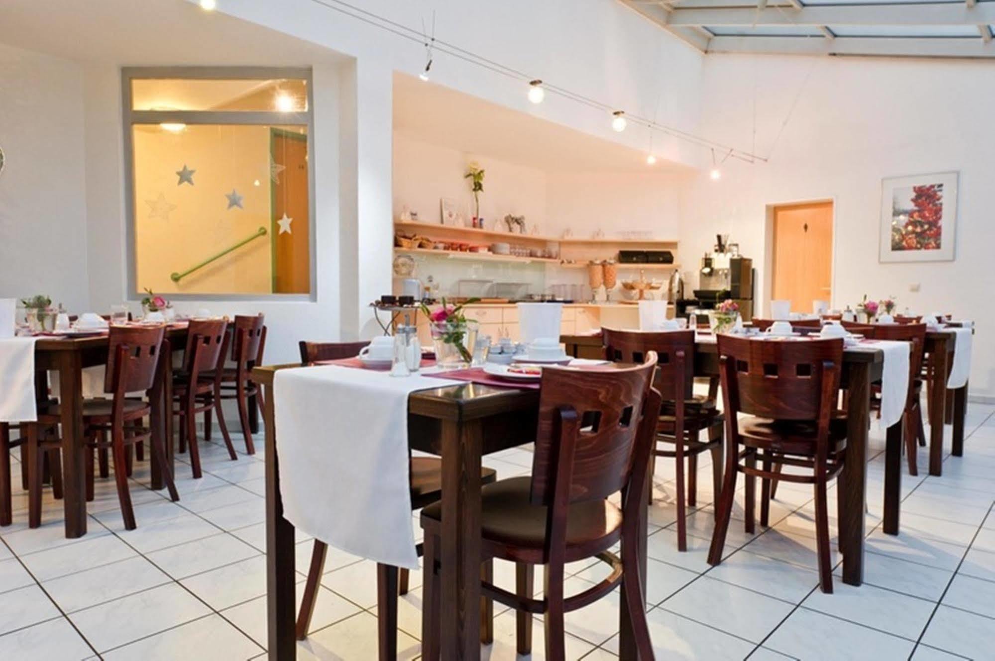 Hotel Domino Stuttgart Ngoại thất bức ảnh