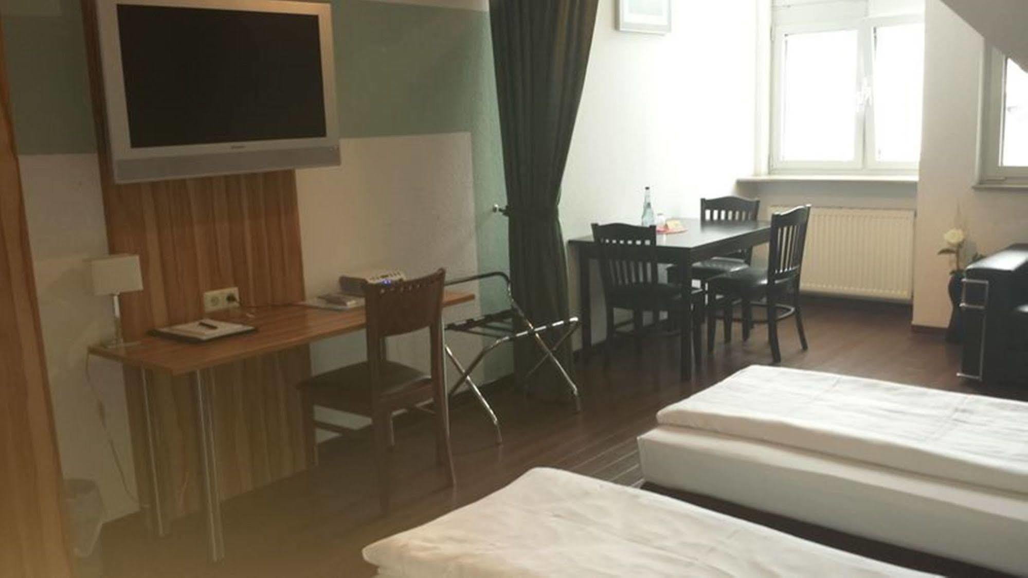 Hotel Domino Stuttgart Ngoại thất bức ảnh
