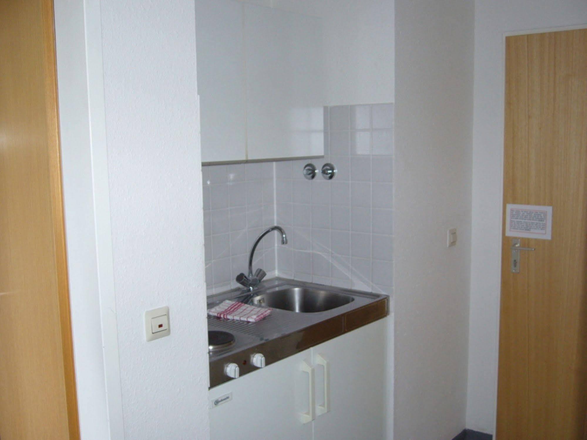 Hotel Domino Stuttgart Ngoại thất bức ảnh