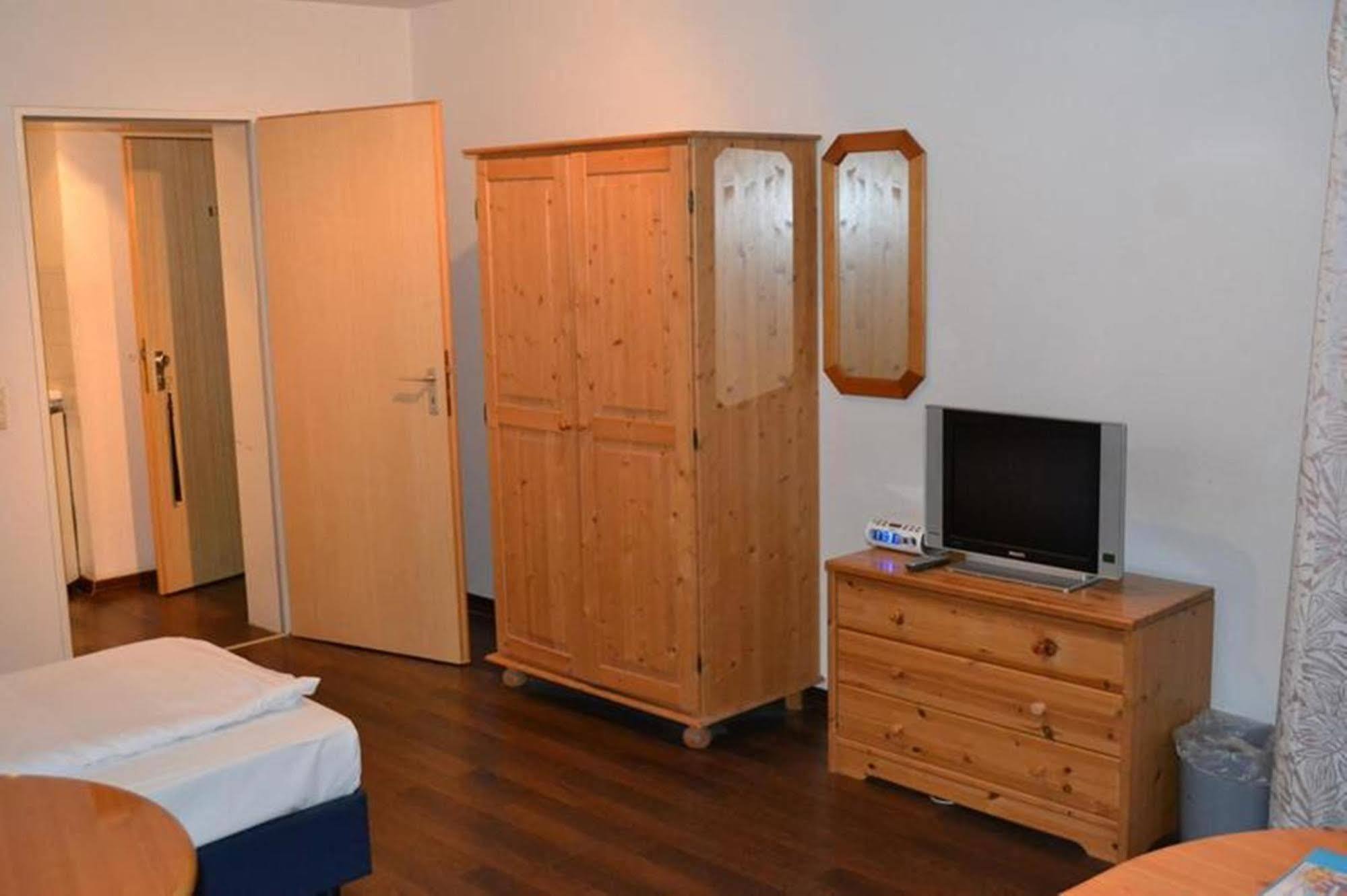 Hotel Domino Stuttgart Ngoại thất bức ảnh