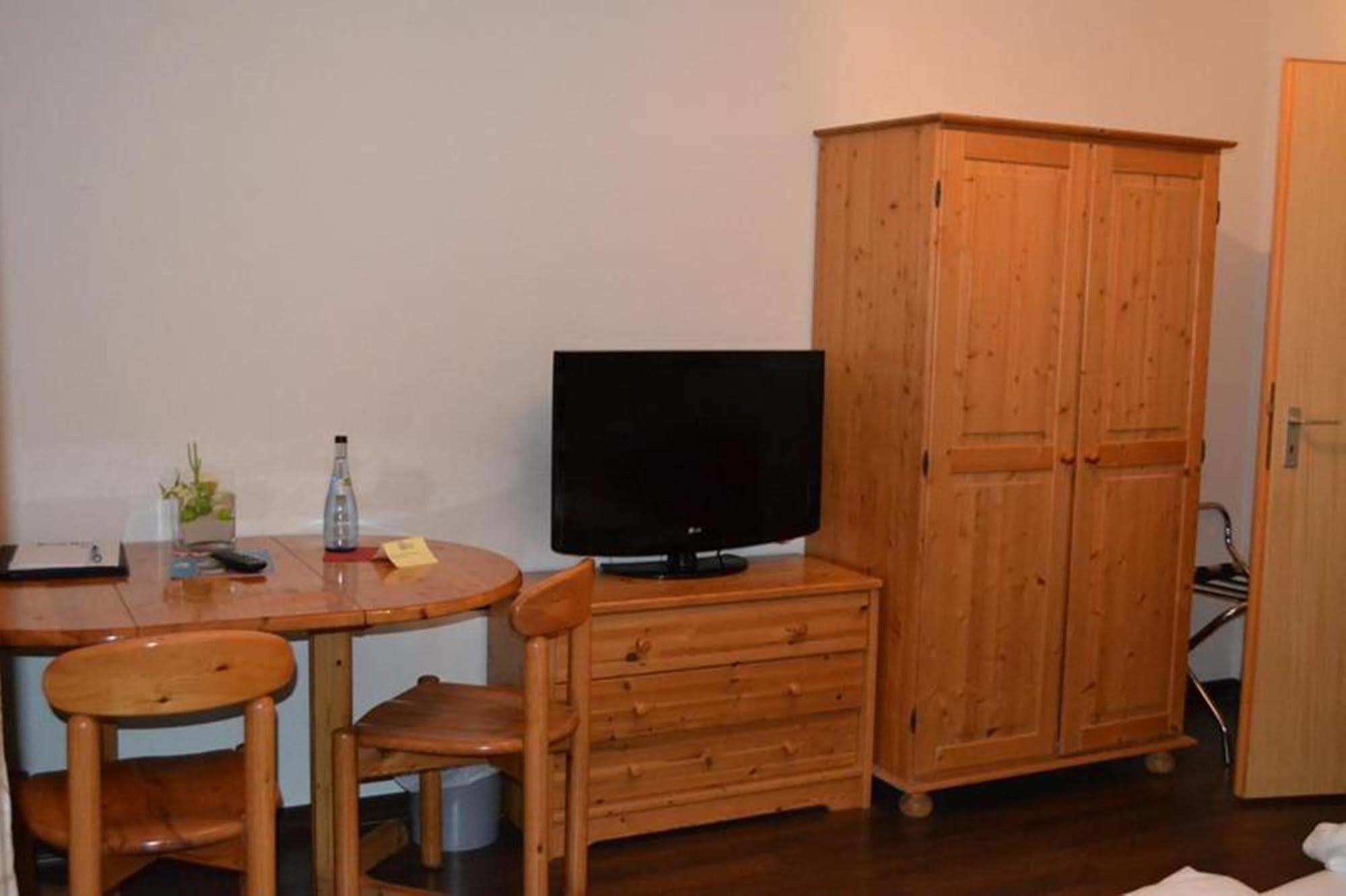 Hotel Domino Stuttgart Ngoại thất bức ảnh